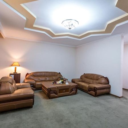 בוקורו Avicenna Hotel מראה חיצוני תמונה
