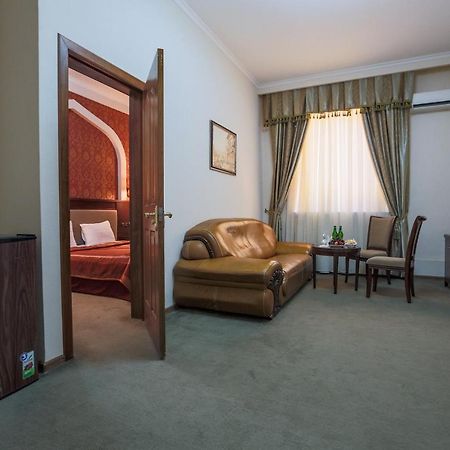בוקורו Avicenna Hotel מראה חיצוני תמונה