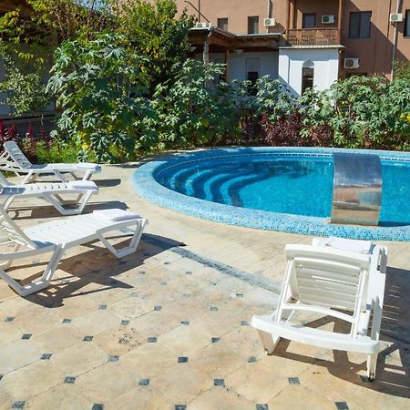 בוקורו Avicenna Hotel מראה חיצוני תמונה