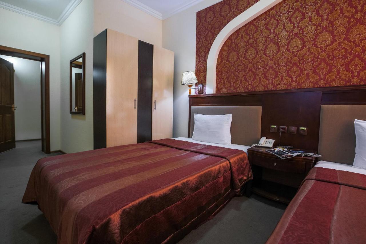 בוקורו Avicenna Hotel מראה חיצוני תמונה