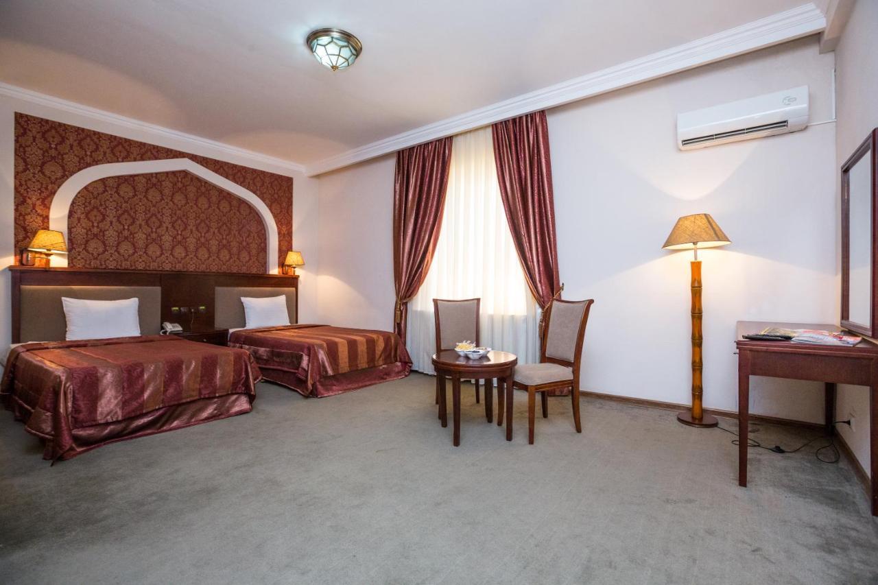 בוקורו Avicenna Hotel מראה חיצוני תמונה
