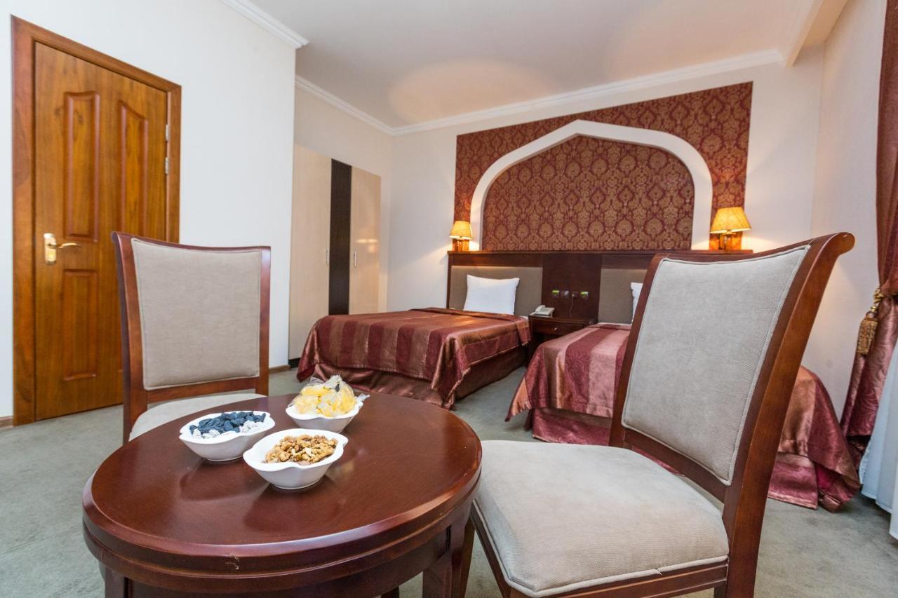 בוקורו Avicenna Hotel מראה חיצוני תמונה