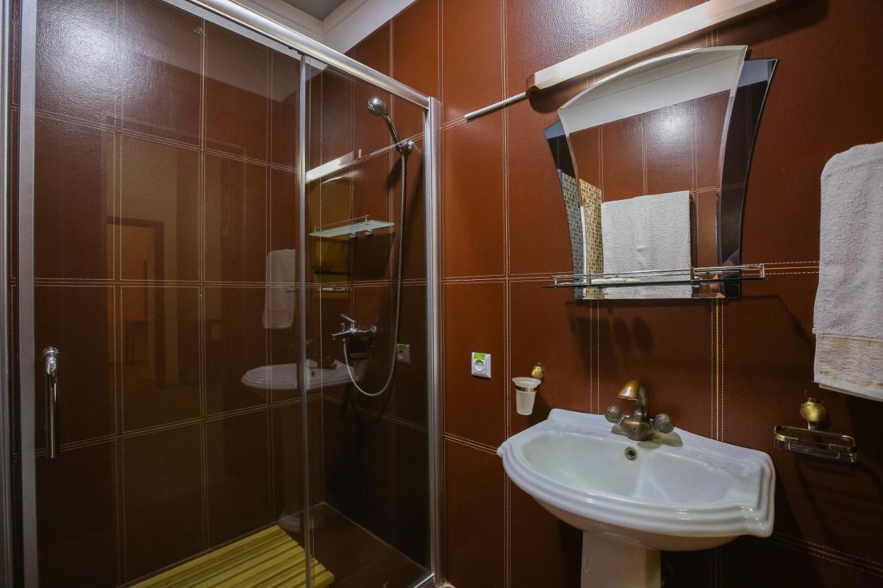 בוקורו Avicenna Hotel מראה חיצוני תמונה