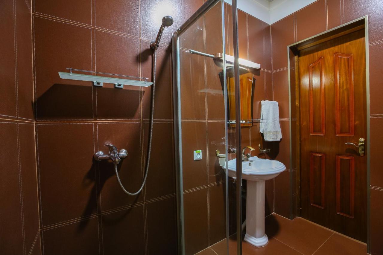 בוקורו Avicenna Hotel מראה חיצוני תמונה