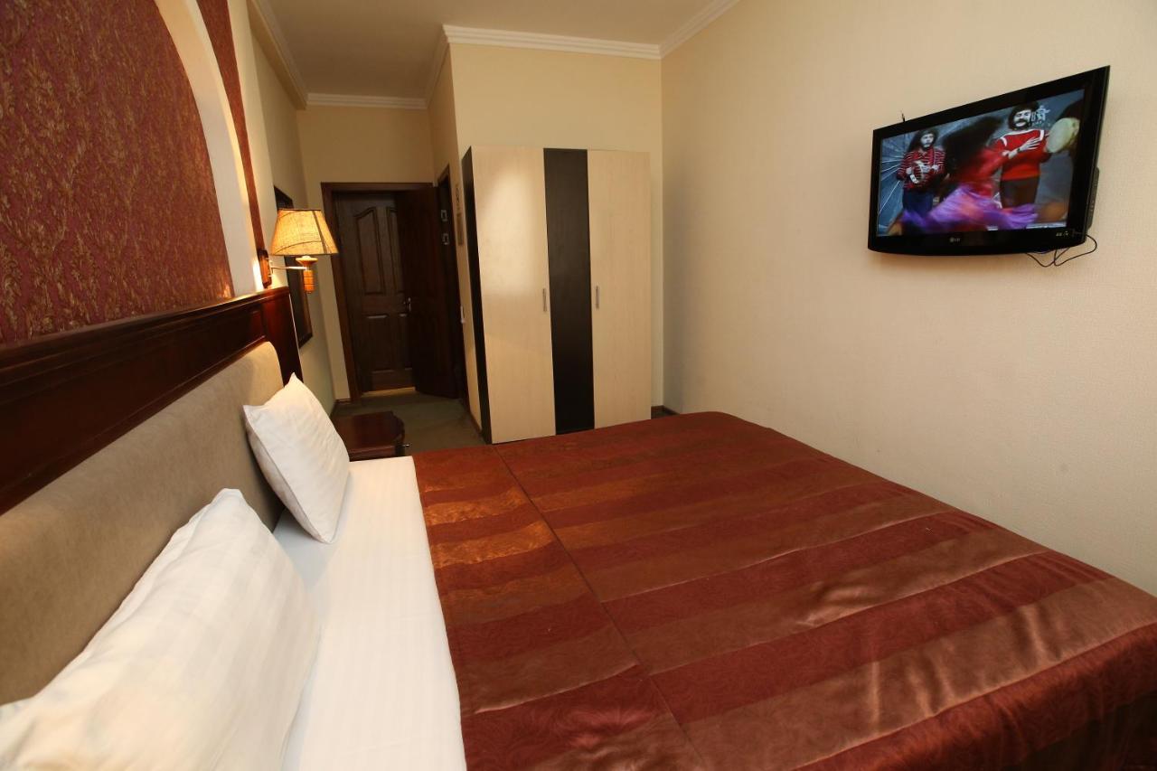 בוקורו Avicenna Hotel מראה חיצוני תמונה