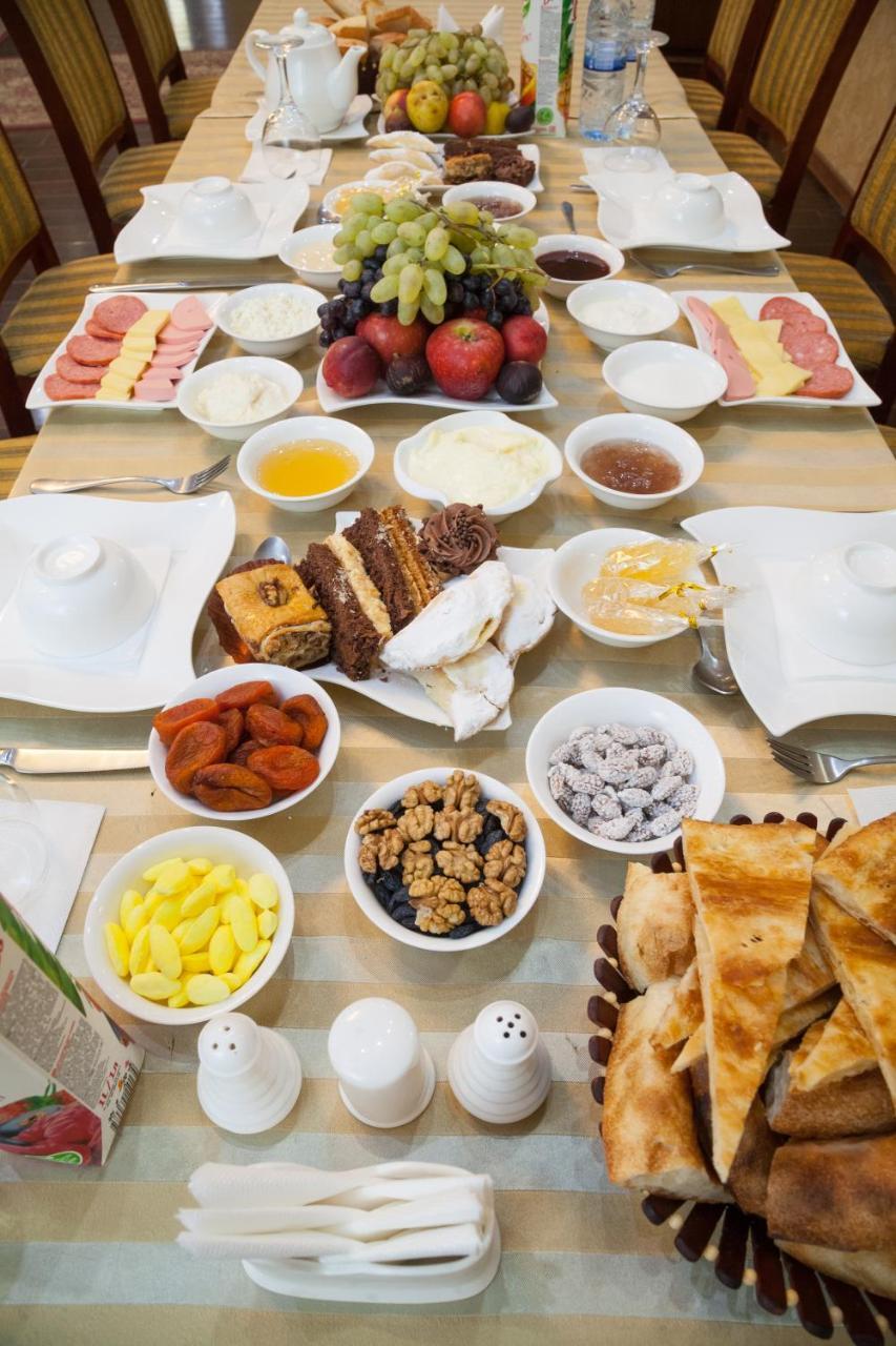 בוקורו Avicenna Hotel מראה חיצוני תמונה