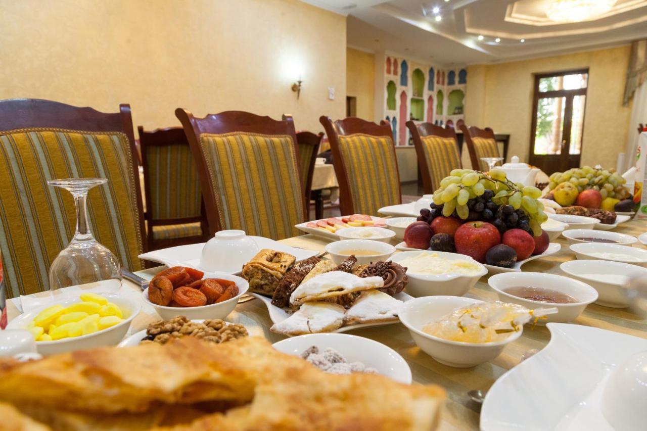 בוקורו Avicenna Hotel מראה חיצוני תמונה