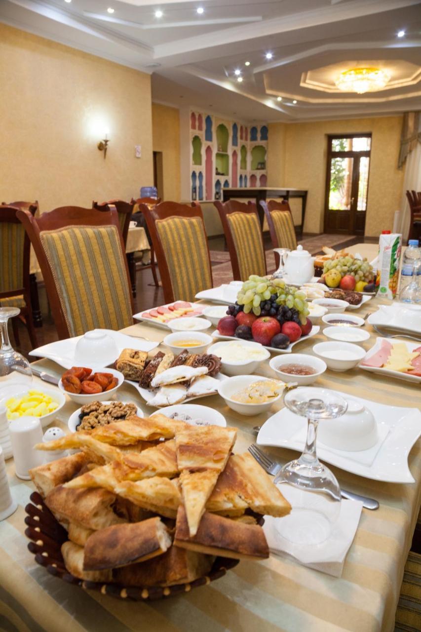 בוקורו Avicenna Hotel מראה חיצוני תמונה