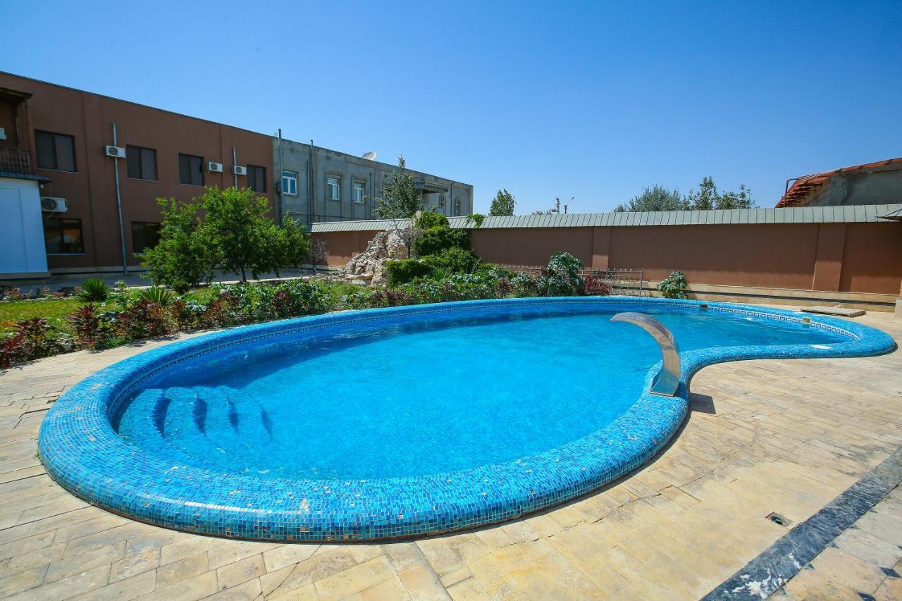 בוקורו Avicenna Hotel מראה חיצוני תמונה