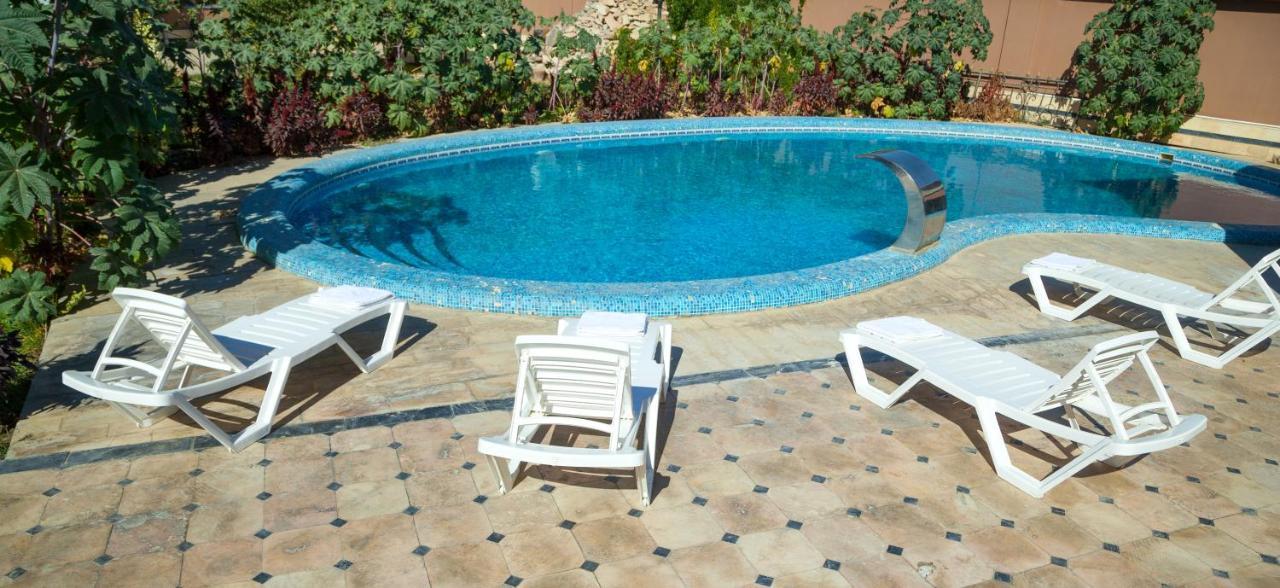 בוקורו Avicenna Hotel מראה חיצוני תמונה